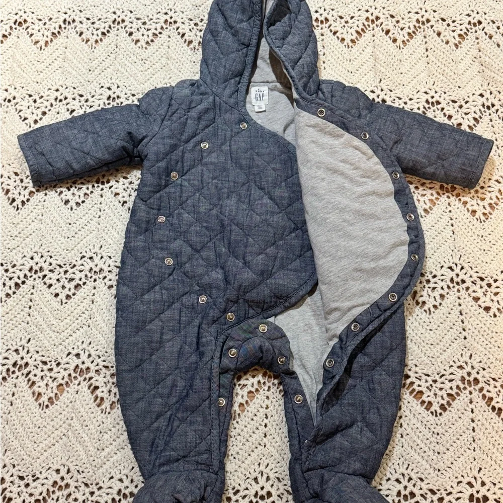 GAP Baby One Piece Outfit For Winter Gender Neutral 6-12 Months (LNC)